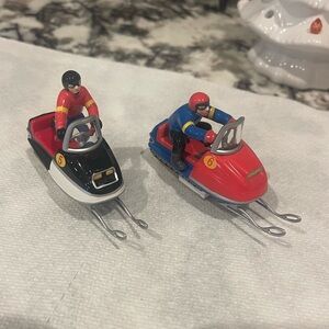 Dept 56 Snowmobile Racers 55136 Snow Village set